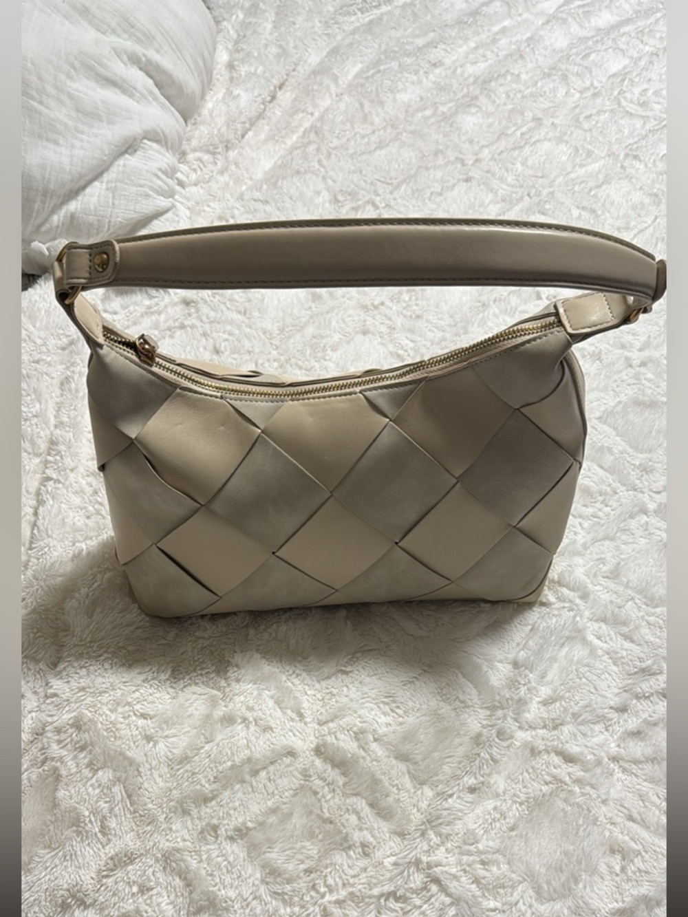 Woven Leather Shoulder Bag in Beige - Stylish Everyday Carry